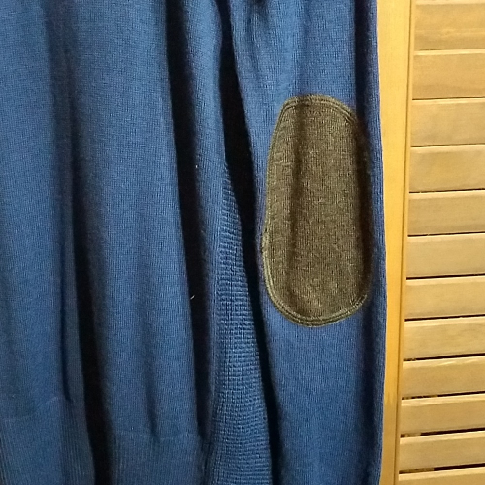 Sweater - Picture 3 of 4